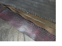 パイソン革（ヘビ革）